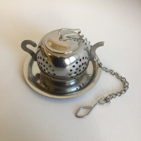 Boule à thé en forme de théière avec son support